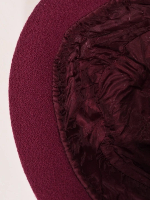 Elegancki kapelusz damski cloche bordowy z lśniącymi cyrkoniami – ciepłe nakrycie głowy do płaszcza 40516