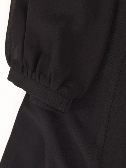 Elegancka czarna sukienka rozkloszowana maxi – szyfonowe rękawy i pasek podkreślający talię 40454