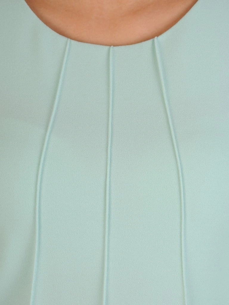 Zielona sukienka trapezowa midi na uroczystości – fason tuszujący biodra z ozdobnym dekoltem 29236