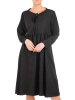 Elegancka czarna sukienka rozkloszowana z długim rękawem – fason tuszujący biodra i kobiece marszczenia 32396
