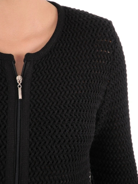 Elegancki czarny sweter damski rozpinany – prosty krój z kieszeniami na jesień 38973