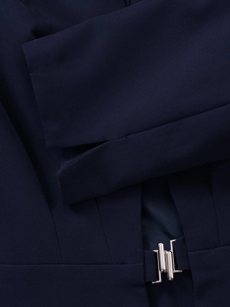 Elegancki żakiet damski do sukienki o prostym kroju – szykowny granatowy model z ozdobnym zapięciem 4056