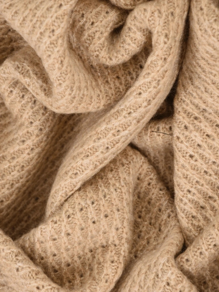 Elegancki sweter damski na suwak w odcieniu beżowym – prosty krój z kapturem i bufiastym rękawem 42177