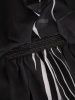 Elegancka czarna sukienka biurowa midi o prostym kroju – kontrastowe detale nadające szyku 39397