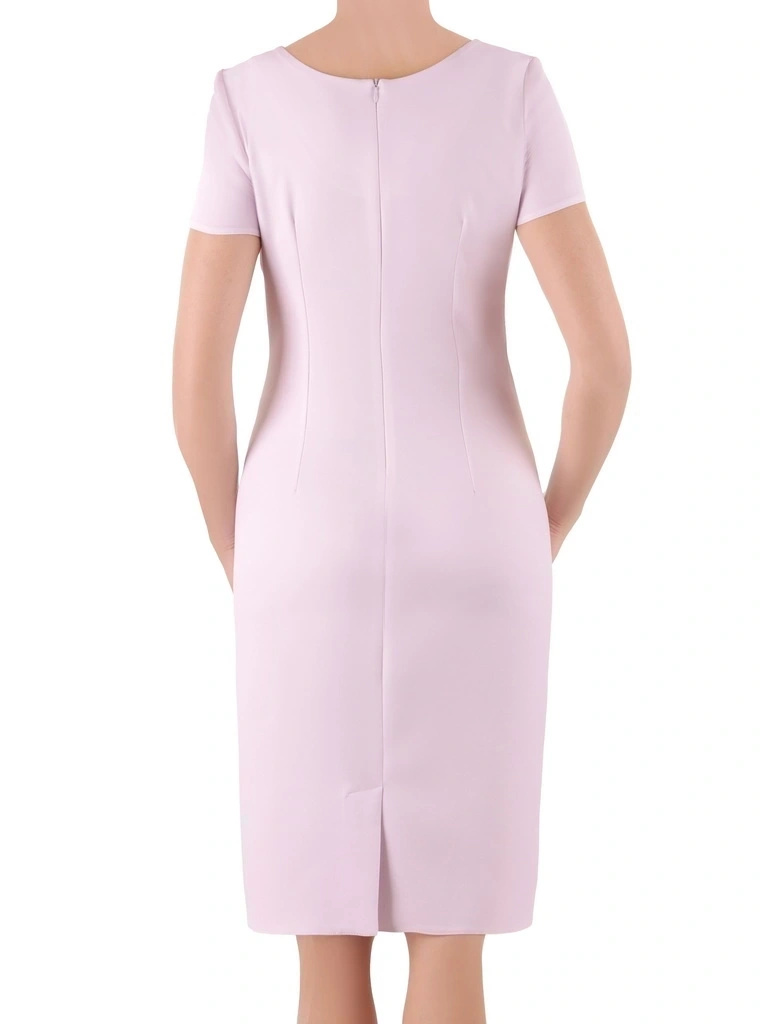 Elegancka sukienka midi w liliowe kwiaty o prostym kroju – pionowe cięcia wysmuklające sylwetkę 38103