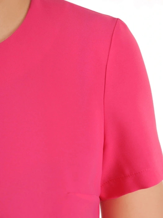 Elegancka bluzka wizytowa w kolorze amarantu – prosty fason z dekoltem na plecach 36546
