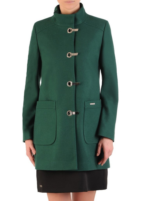 Zielony płaszcz damski z ozdobnym zapięciem 28536