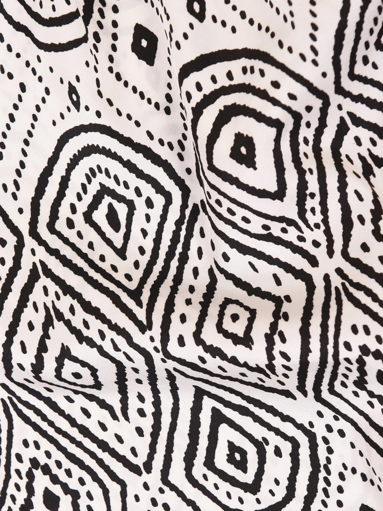 Elegancka bluzka wizytowa w czarno-biały print – prosty fason z wiskozy tuszujący sylwetkę 40174