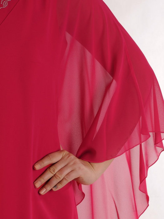 Malinowa sukienka z wyszczuplającą, szyfonową narzutką 24390