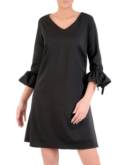 Elegancka czarna sukienka trapezowa midi – rękawy 3/4 z falbanami i kobiecy dekolt w serek 32443