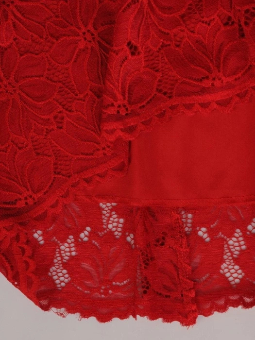 Czerwona sukienka wieczorowa w kwiaty na święta – prosty krój z wysmuklającymi zaszewkami 18968