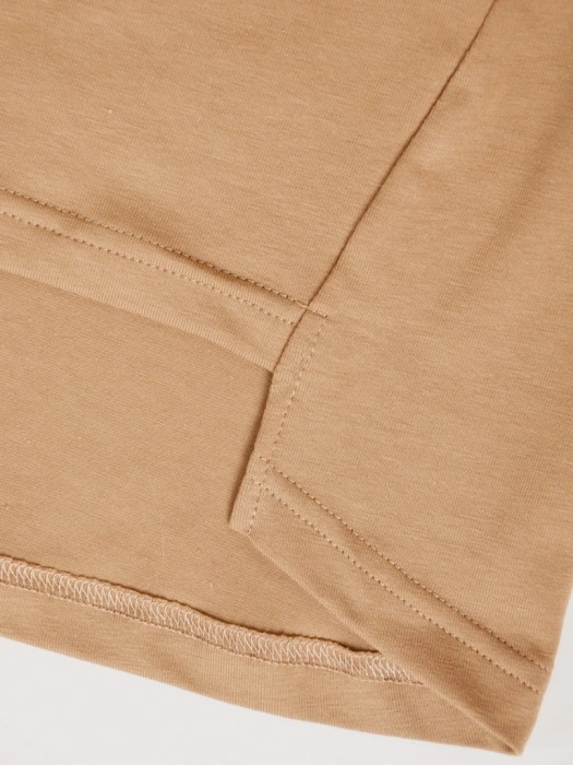 Elegancka bluzka bawełniana z długim rękawem camel – prosty fason z przedłużanym tyłem 41543