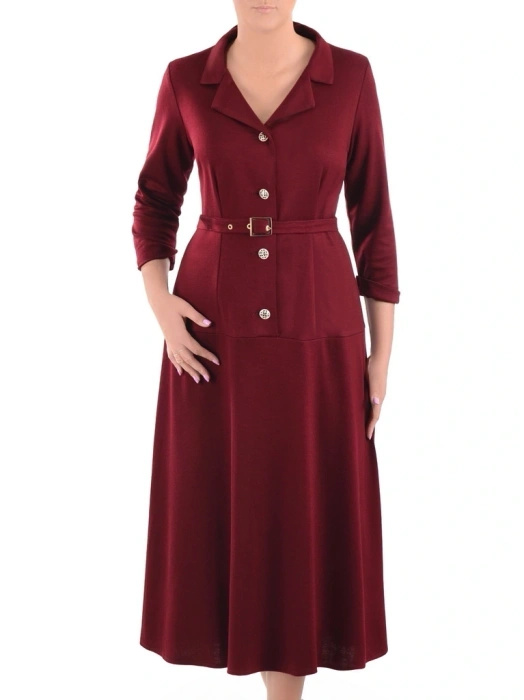 Elegancka bordowa sukienka maxi z paskiem – rozkloszowana kreacja z kołnierzem akcentująca talię 40297