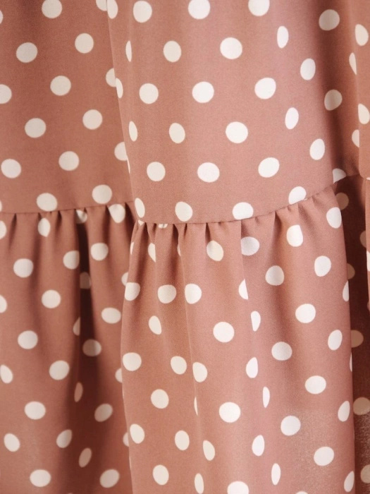 Wizytowa sukienka trapezowa w groszki brudny róż – wygodny fason z wiązanymi rękawami 29172