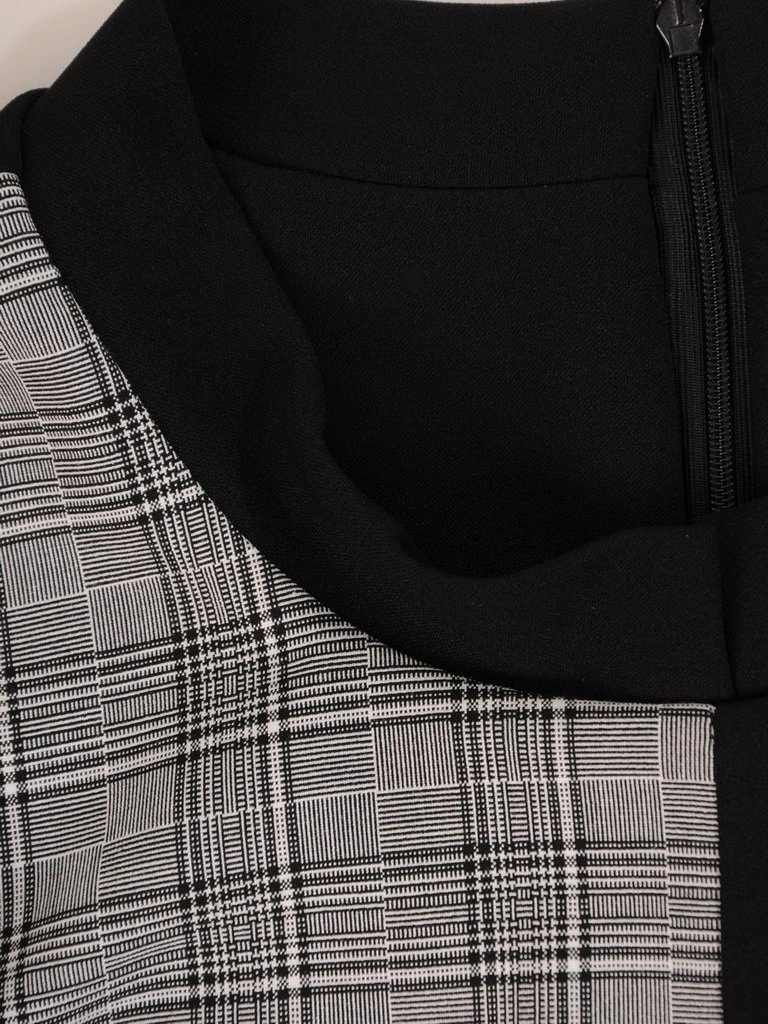Elegancka sukienka trapezowa midi w kratkę – fason tuszujący biodra ze stójką 27427