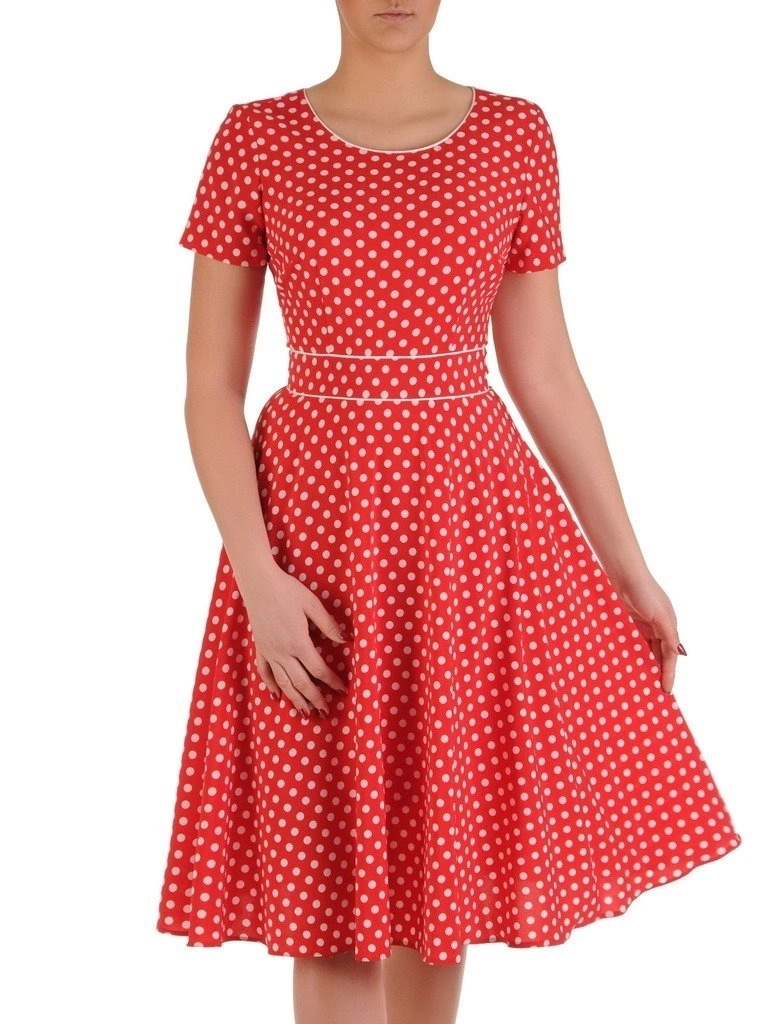 Czerwona sukienka rozkloszowana w grochy – kobiecy fason midi modelujący talię 19539