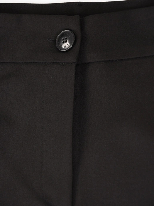 Czarne eleganckie spodnie damskie w kant – prosty fason z kieszeniami modelujący sylwetkę 40669