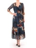 Elegancka czarna sukienka rozkloszowana maxi w kwiaty – wygodna gumka w pasie akcentująca talię 37082