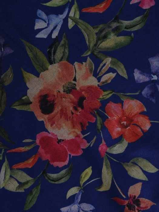 Elegancka sukienka trapezowa w kwiaty z rękawem 3/4 – wysmuklający krój z ozdobnym paskiem 19451