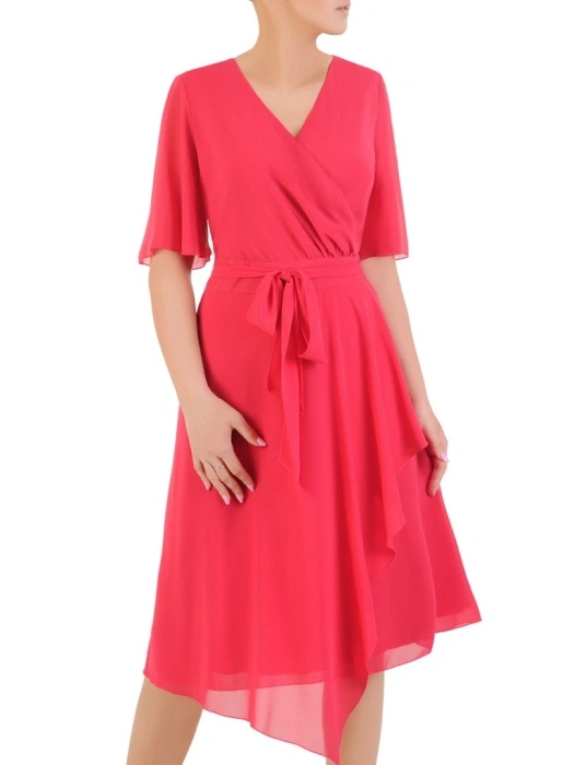 Elegancka sukienka koktajlowa midi malinowa – kopertowy fason wysmuklający talię 32647