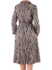 Czarna sukienka trapezowa midi we wzory – elegancki koszulowy fason z paskiem modelującym sylwetkę 40471