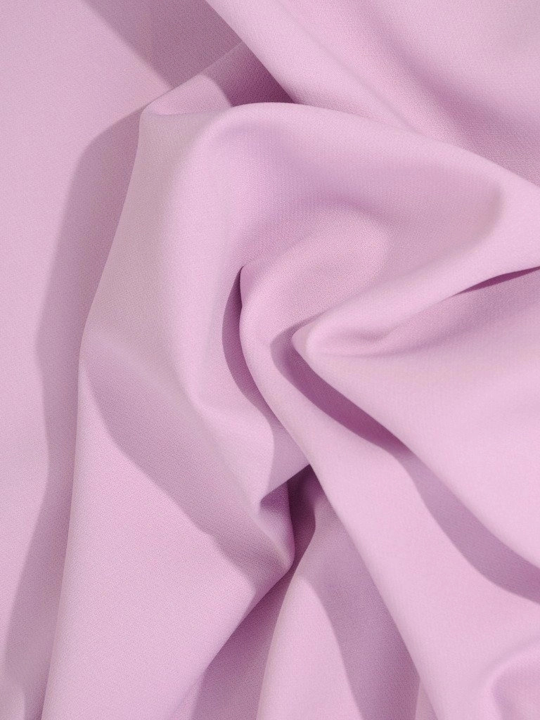 Elegancka liliowa sukienka trapezowa przed kolano – lekki model z dekoltem łódka na lato 20350