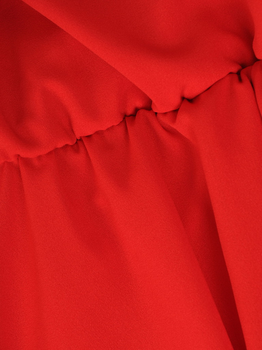 Długa czerwona sukienka z szyfonu, kreacja z ozdobnym rozcięciem 31166