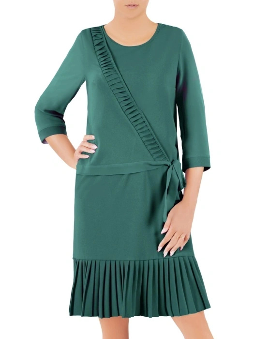 Elegancka sukienka trapezowa midi w butelkowej zieleni – szyfonowe rękawy i plisy tuszujące biodra 36603