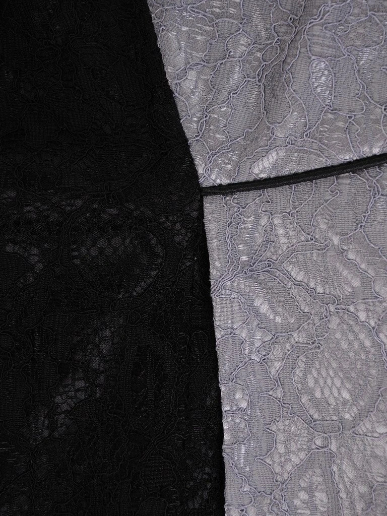 Czarno-srebrna sukienka wieczorowa w kwiaty – stylowa baskinka akcentująca talię 9015