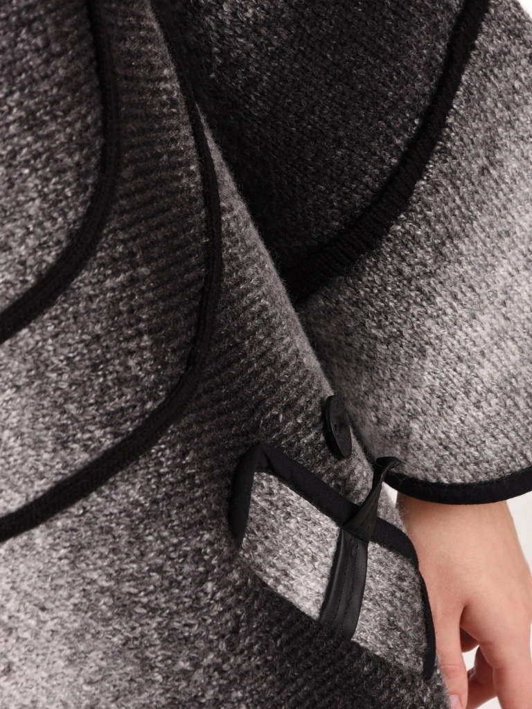 Elegancki sweter damski rozpinany ze stójką – luźny fason z kieszeniami zapewniający wygodę 42183