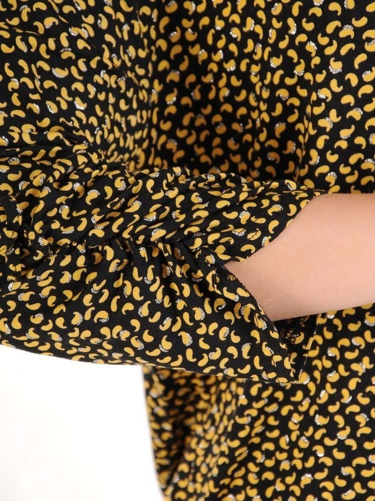 Elegancka bluzka wizytowa na andrzejki i święta – prosty krój z połyskującym wzorem 29832