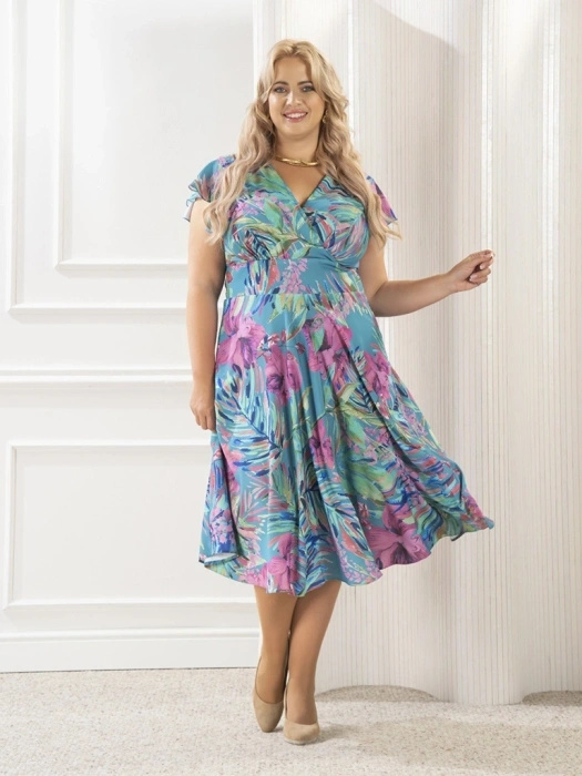 Elegancka sukienka rozkloszowana midi w kwiaty – kopertowy krój akcentujący talię 36349