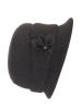 Czarny kapelusz damski typu cloche na jesień – elegancki fason z ozdobną wstawką 42410