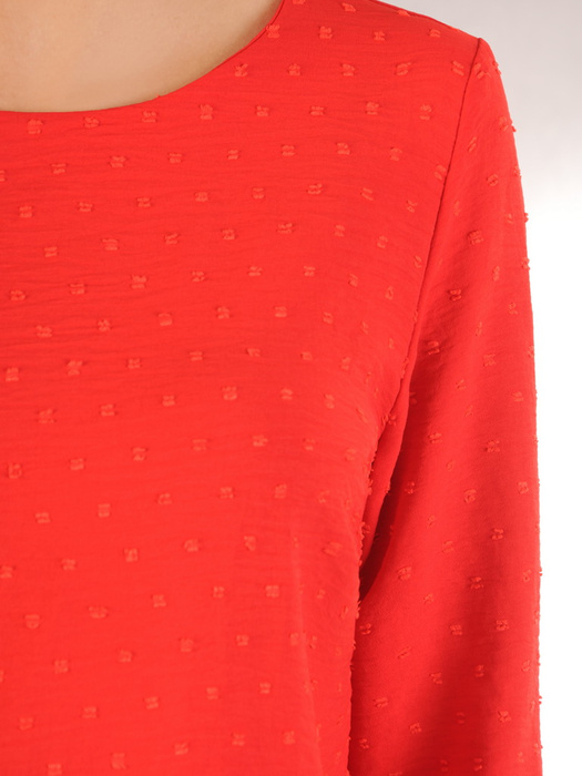 Czerwona bluzka damska z wytłaczanej tkaniny 33457