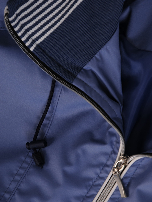 Niebieska kurtka z kontrastowymi lamówkami 20140