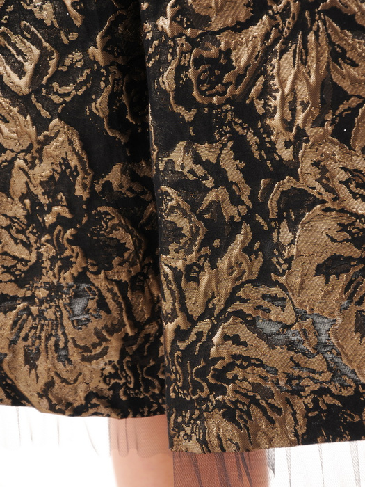 Rozkloszowana sukienka z żakardowej tkaniny z ozdobną szarfą 31900