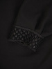 Czarna bluzka z ozdobnym dekoltem 31540