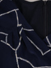 Kopertowa sukienka z tkaniny, kreacja w kontrastowy wzór 24343